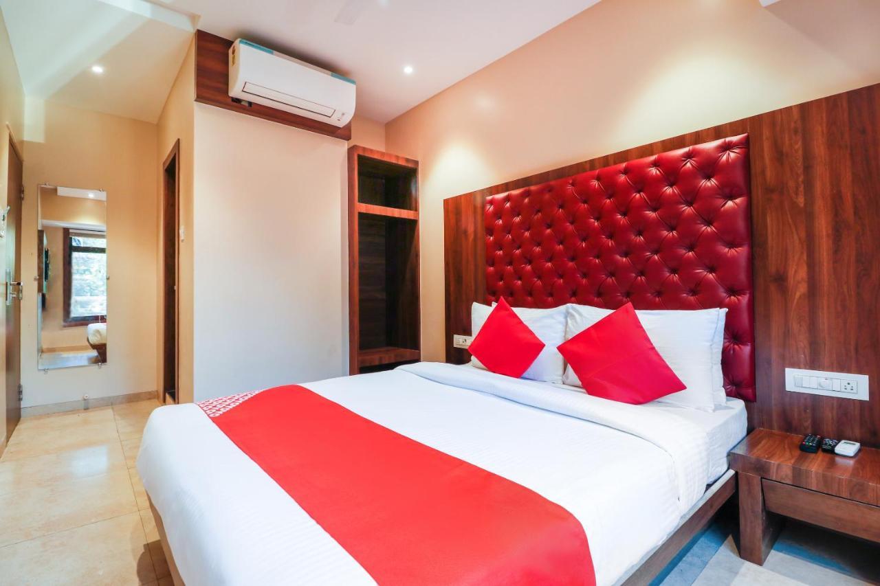 Oyo 70475 Hotel Sea Breeze Bombay Exterior foto